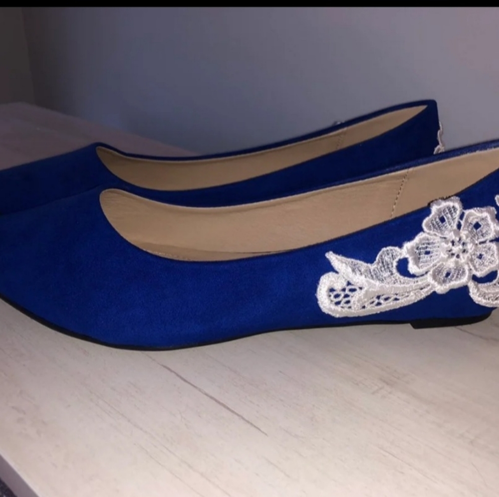 Blue pointed flats size 9.5